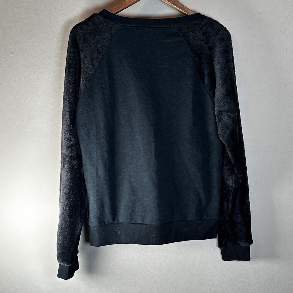 Hem & Thread Women's Leopard Print Fuzzy Sleeve Crew Neck Pullover Sweatshirt‎ - Picture 3 of 6